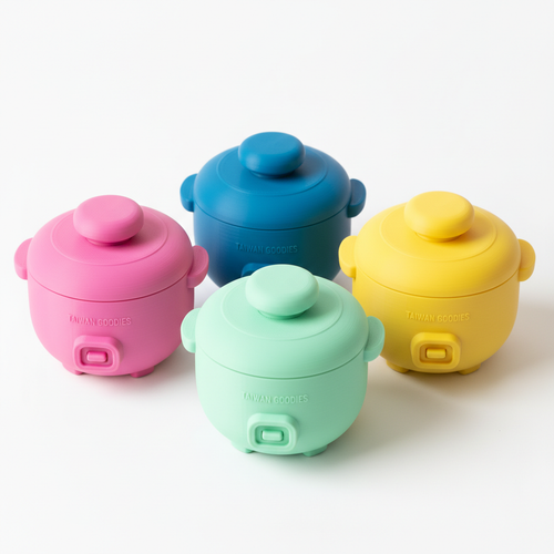 懷舊台灣味的紓壓新夥伴！這款電鍋造型按鍵舒壓小物，採用3D列印技術精心打造，完美重現經典電鍋的迷人輪廓。按下去時能感受到清澈有力的按鍵回饋，療癒指尖的同時也喚起溫暖的台灣記憶。繽紛多彩的配色選擇，讓紓壓變成一場視覺饗宴。無論是辦公室減壓、隨身攜帶，或作為送禮佳選，都能帶來獨特的懷舊魅力與實用的舒壓效果。